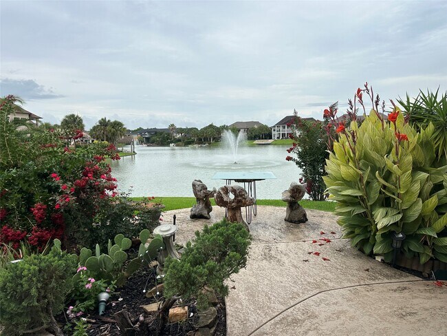 Foto del edificio - 1731 Parklake Village Dr