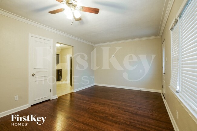 Foto del edificio - 9946 MacKenzie Rd