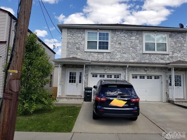 Building Photo - 58 Christopher St