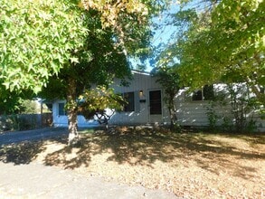 Building Photo - 1121 W 25th Ave