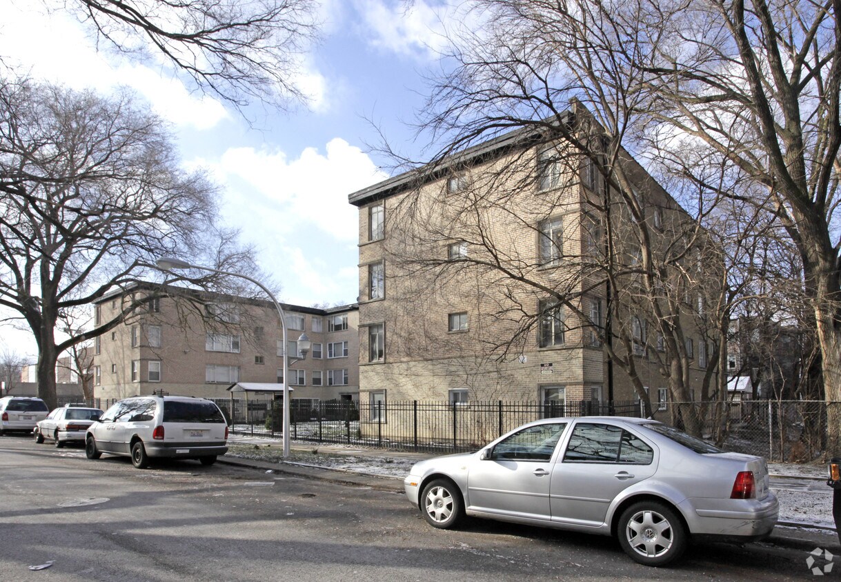 Building - 6100-6014 N Seeley Ave