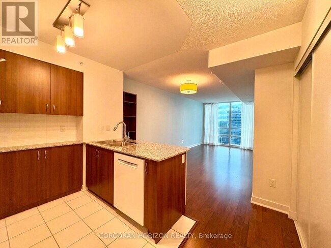 Photo du bâtiment - 5740 Yonge St