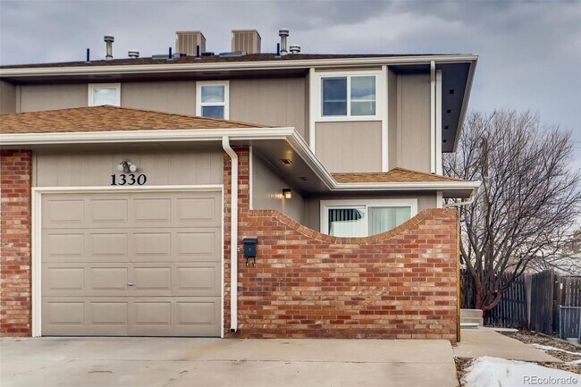 Building Photo - Newly Renovated 4bd/3ba Duplex in North Lo...