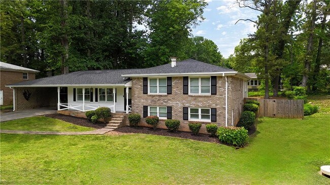 Building Photo - 3925 Chicamauga Dr