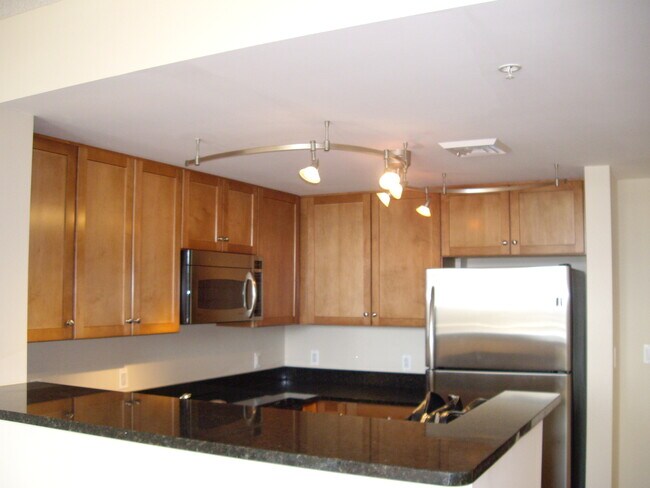 Building Photo - 1020 N Highland St