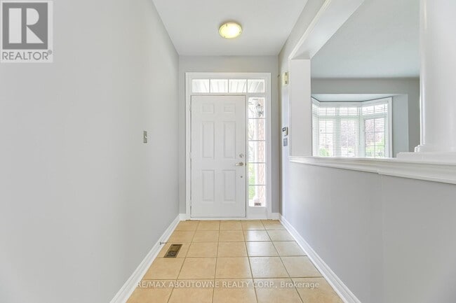 Building Photo - 2290 Woodmont Crescent