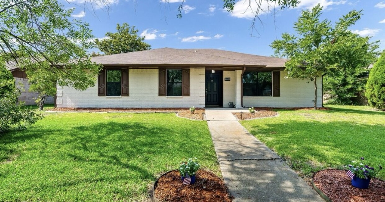 Primary Photo - 8809 Deerwood Dr