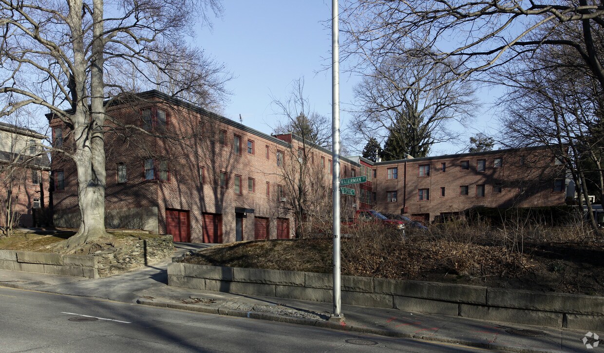 Building Photo - 280 Waterman St