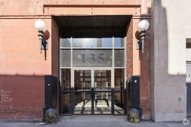 Entrada - Gold Street Lofts