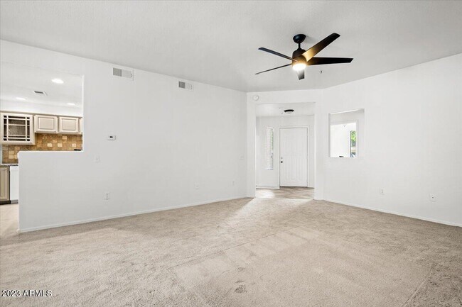 Building Photo - 15252 N 100th St