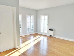 Building Photo - 5139 Melrose Avenue