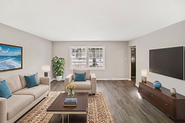 Foto del edificio - Renovated 4-Bedroom Home in Olympia Fields