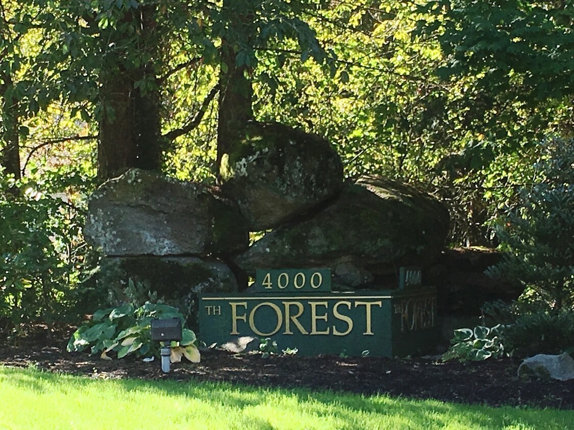 Primary Photo - *Price Reduced!* Darling Updated Condo Loc...
