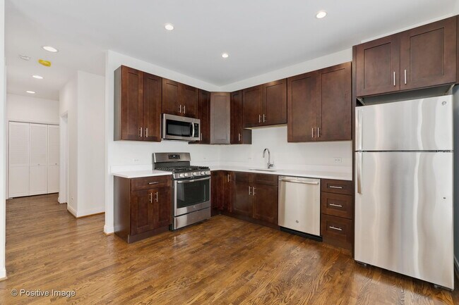 Foto del edificio - 723 W 34th St