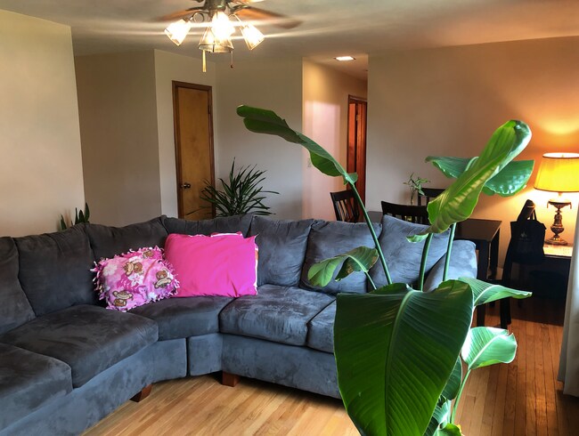 Foto del edificio - 410 N Hillsdale Dr