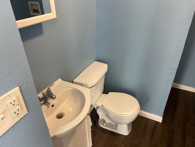 Building Photo - 145 Harris St