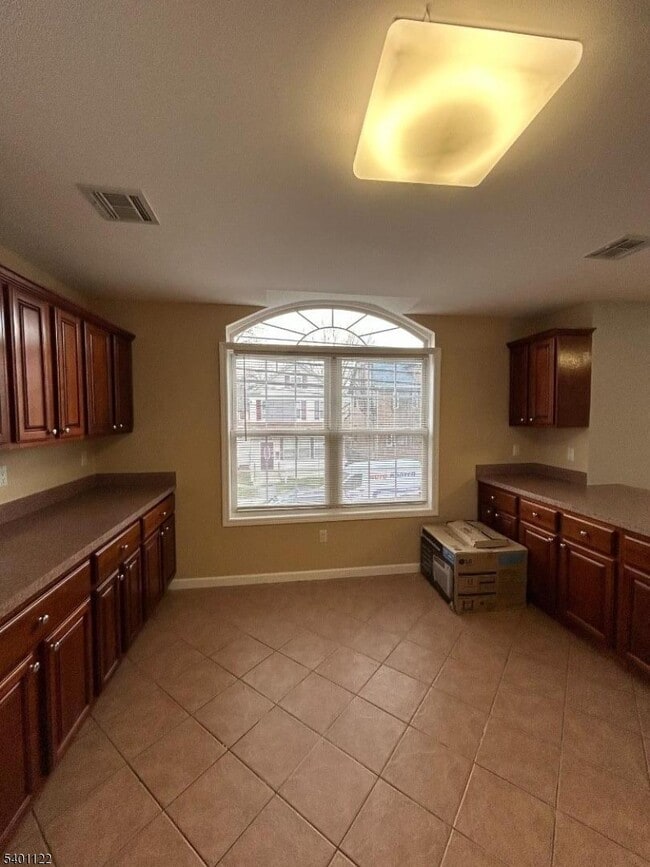 Building Photo - 150 Orange St