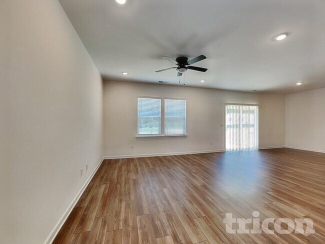 Foto del edificio - 2448 Lennox Rd SE