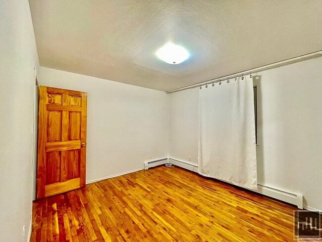 Building Photo - 2 bedroom apartment available near the R line