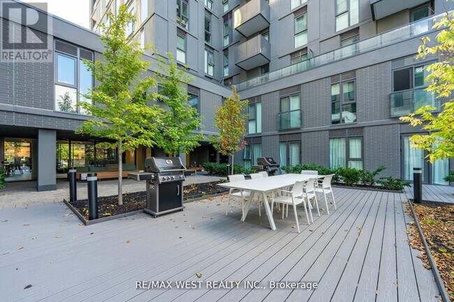 Photo du bâtiment - 500 Wilson Ave