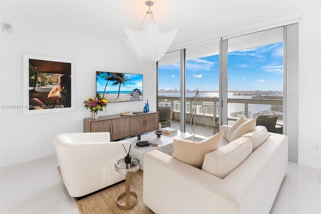 Foto del edificio - 6899 Collins Ave