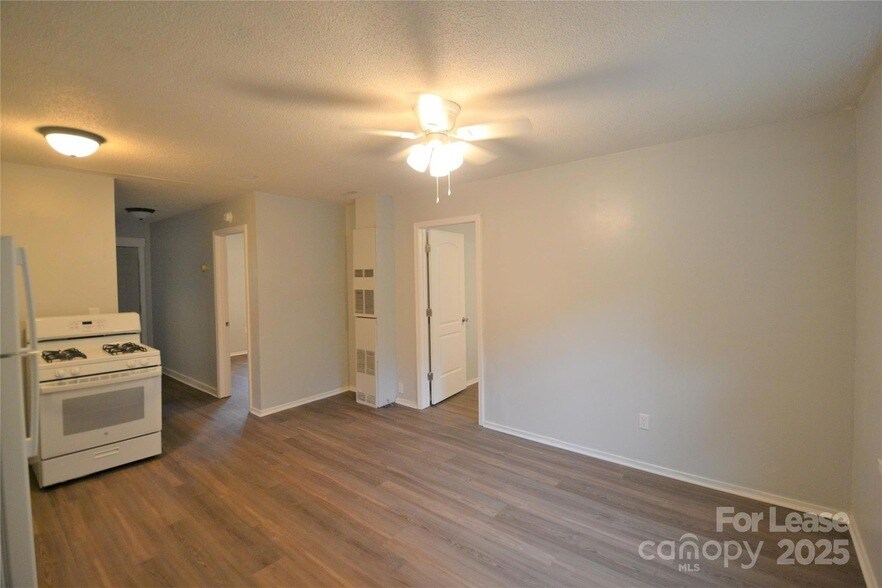 Foto principal - 1007 Plymouth St