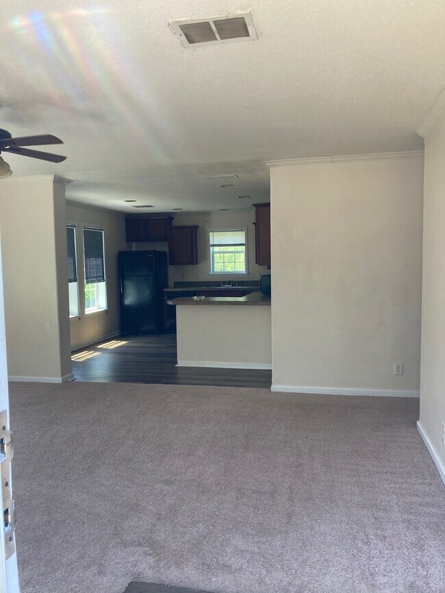 Building Photo - 3/2 Raised Duplex