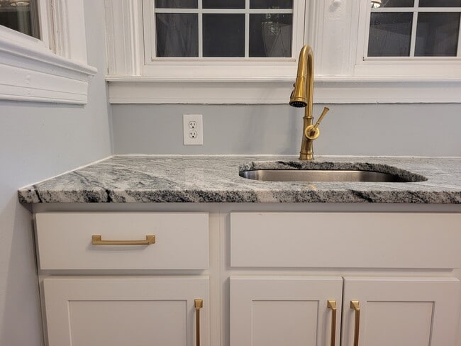 Building Photo - 115 Walnut St