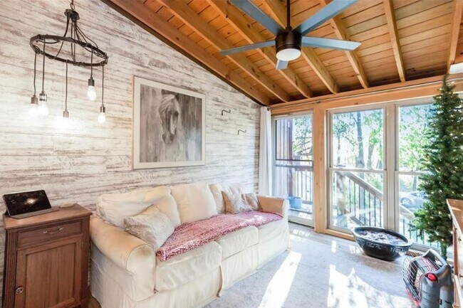 Foto del edificio - 15126 Glenwood