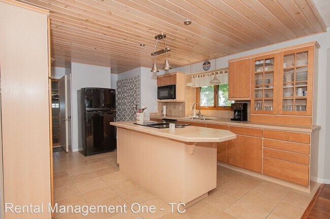 Building Photo - 4 br, 2 bath House - 9640 S W Bay Shore Drive