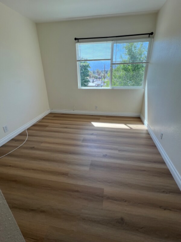 Foto del edificio - 249 E Graham Ave