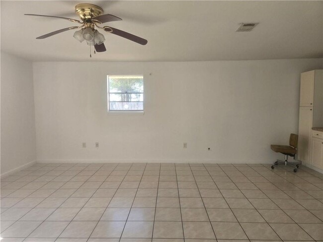 Building Photo - 901 W Genie St