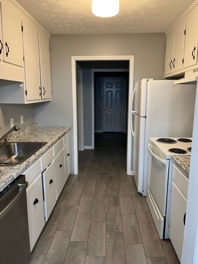 Foto del edificio - Updated 2BR/1.5BA Duplex | Lawn Care & Trash Included