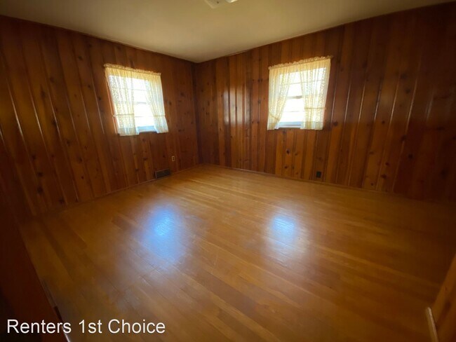 Building Photo - 2 br, 1 bath House - 371 Adrian Dr.
