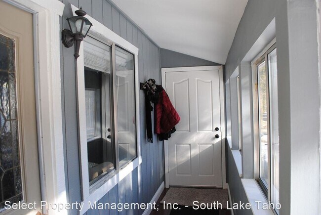 Building Photo - 3 br, 2 bath House - 1464 Mt Shasta Cir