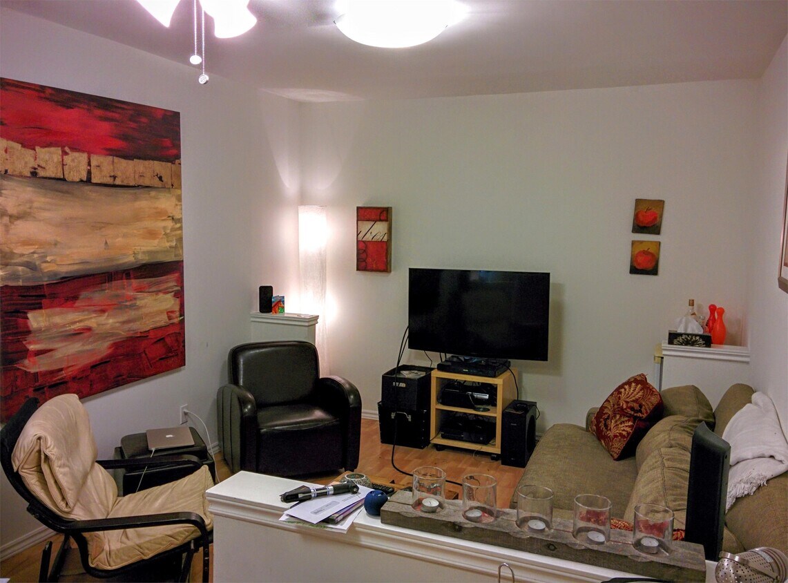 Photo principale - 832 Bloor St W