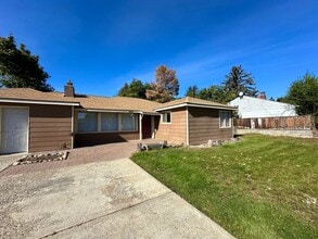 Building Photo - 1003 Vista Rd