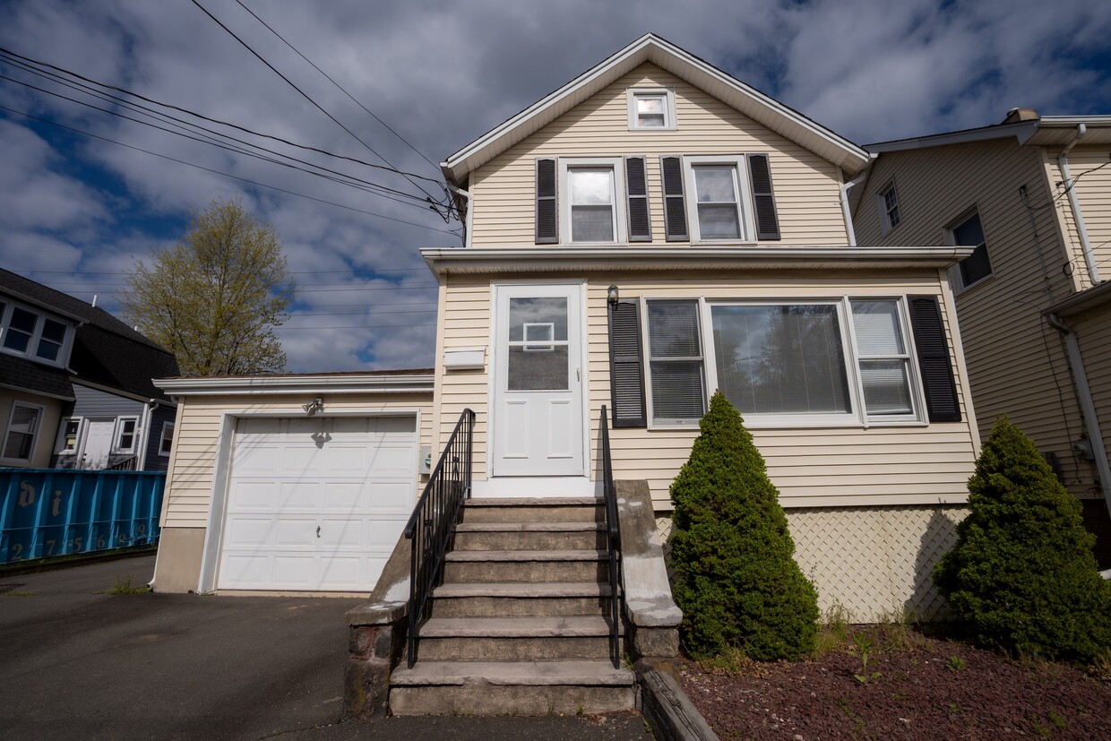 Primary Photo - 15 Oak St