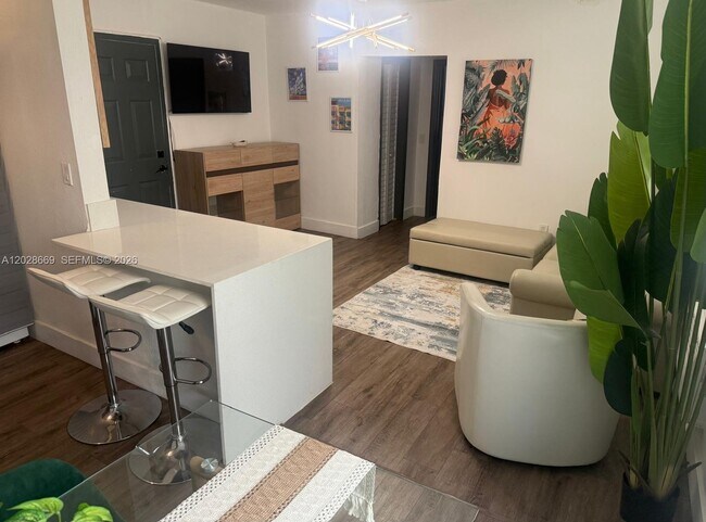 Foto del edificio - 7928 Harding Ave