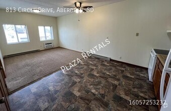 Building Photo - 10 9th Ave SW