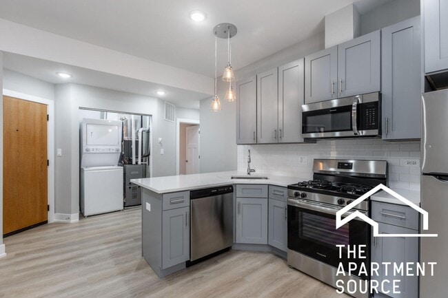 Building Photo - 438 W Belden Ave