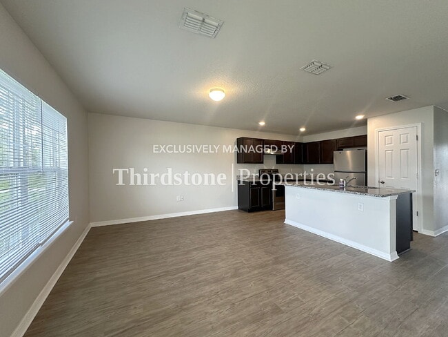Foto del edificio - 37 Wood Amber Ln