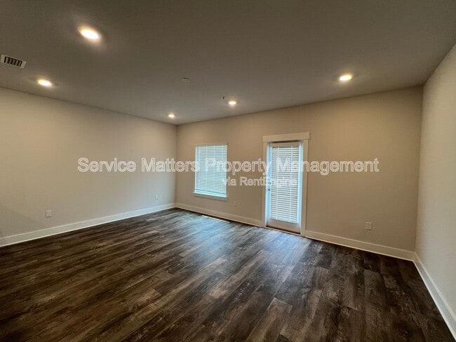 Foto del edificio - 1615 Iroquois Ct