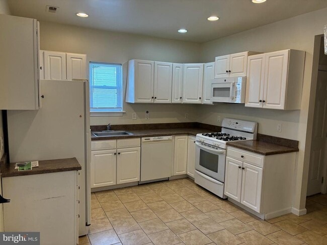 Building Photo - 35 S Delsea Dr