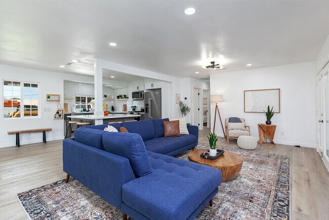 Foto del edificio - 5609 Cervantes Ave