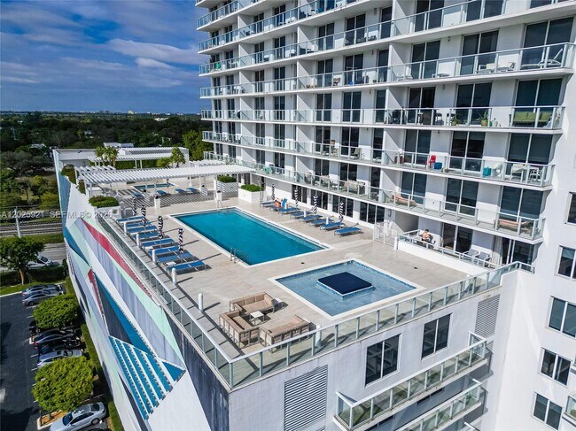 Foto del edificio - 4250 Biscayne Blvd