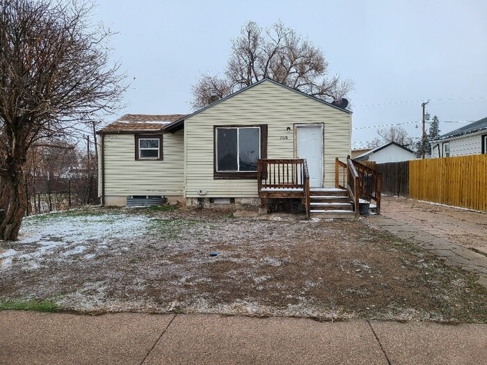 Primary Photo - 2528 E 10th St