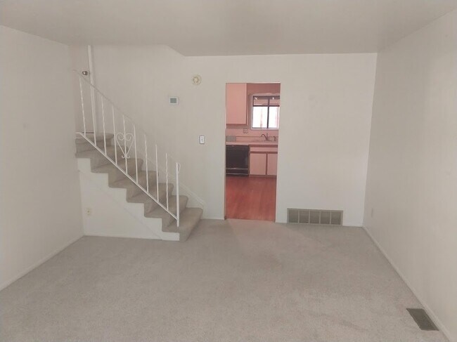 Living room - 1327 Darby St