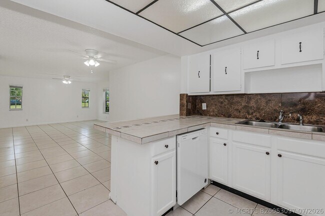 Foto del edificio - 8830 W Sample Rd