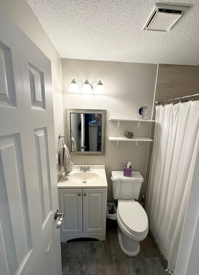 Building Photo - 45 Folly Field Rd